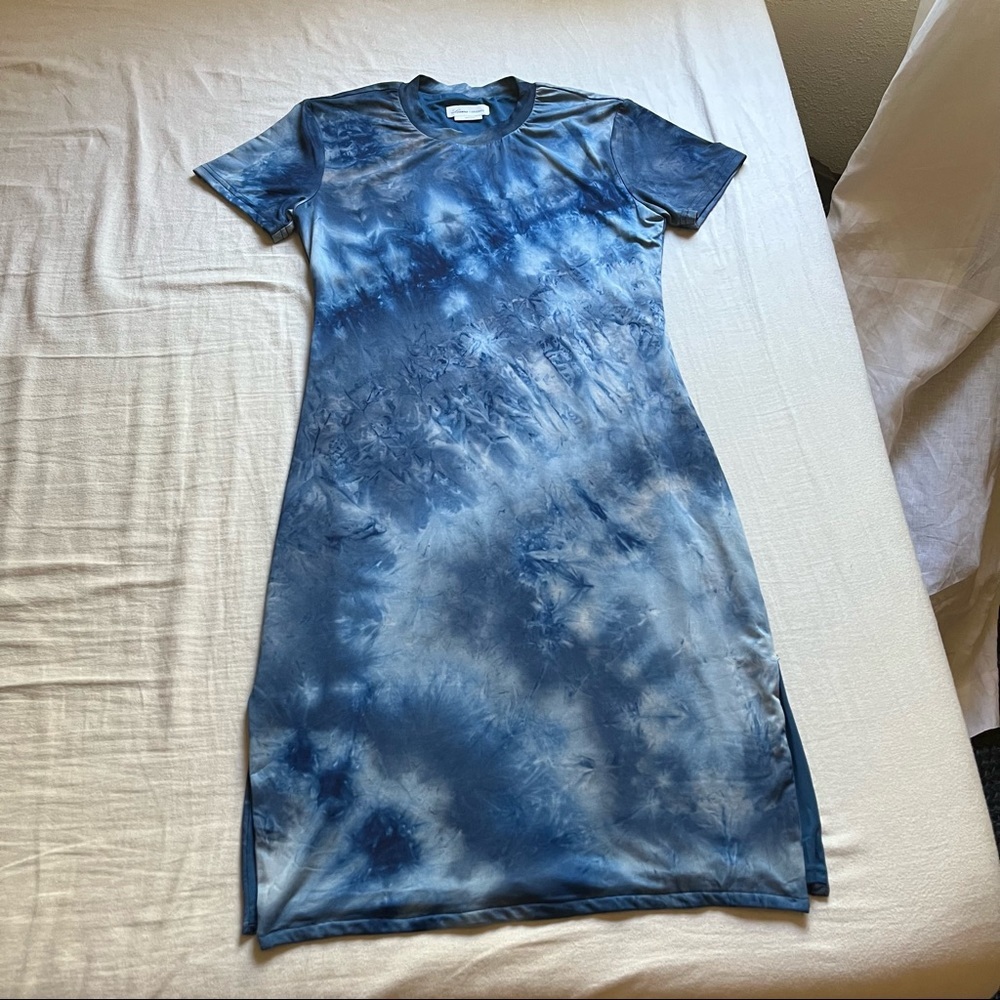 Lovers + Friends blue tie dye knit short sleeve mini dress